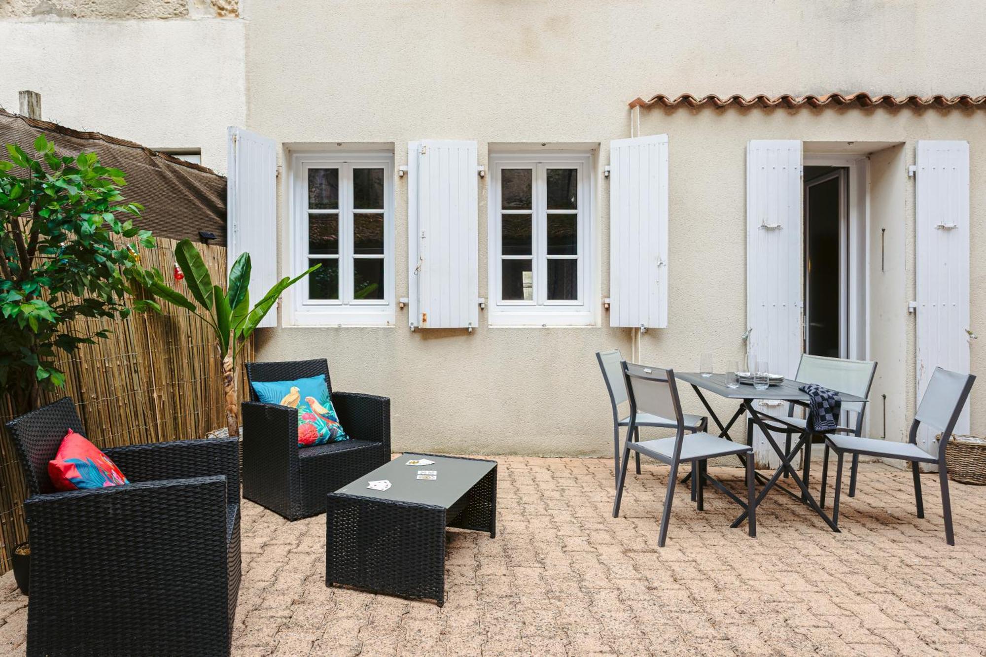 Olympia - Terrasse - Parking Gratuit - Centre Ville - Rez De Chaussee - Fibre Tv 4K Saintes Exterior foto